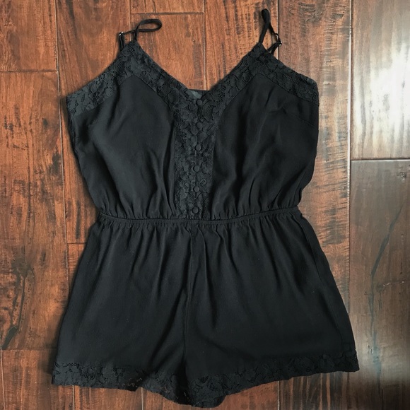 Forever 21 Pants - 🌵black romper w/lace details (nursing friendly)